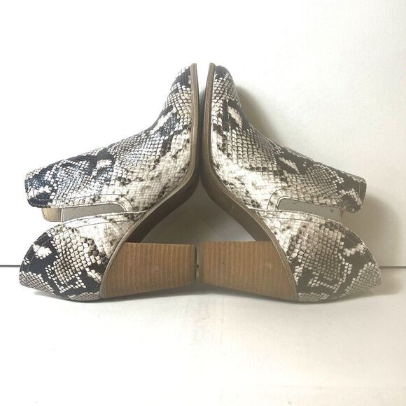 Vince Camuto Ankle Bootie Snake Skin Print Leather Womens 9.5M Heel Pull On Boot - Picture 6 of 12